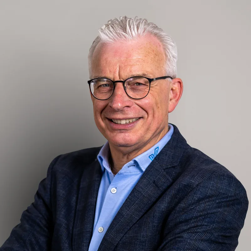 Bert van Lankeren, Acting Sales Manager